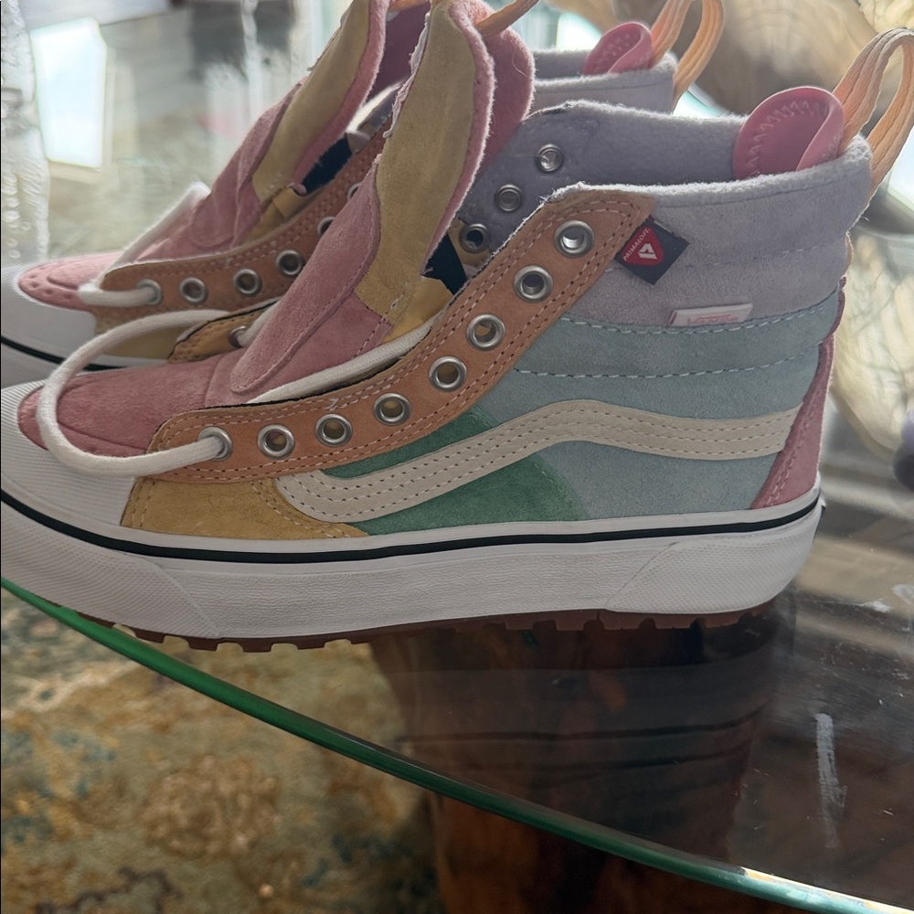 Vans Sk8-Hi MTE 2.0 DX sneakers in the "Pastel Multi" colorway - Picture 2 of 5